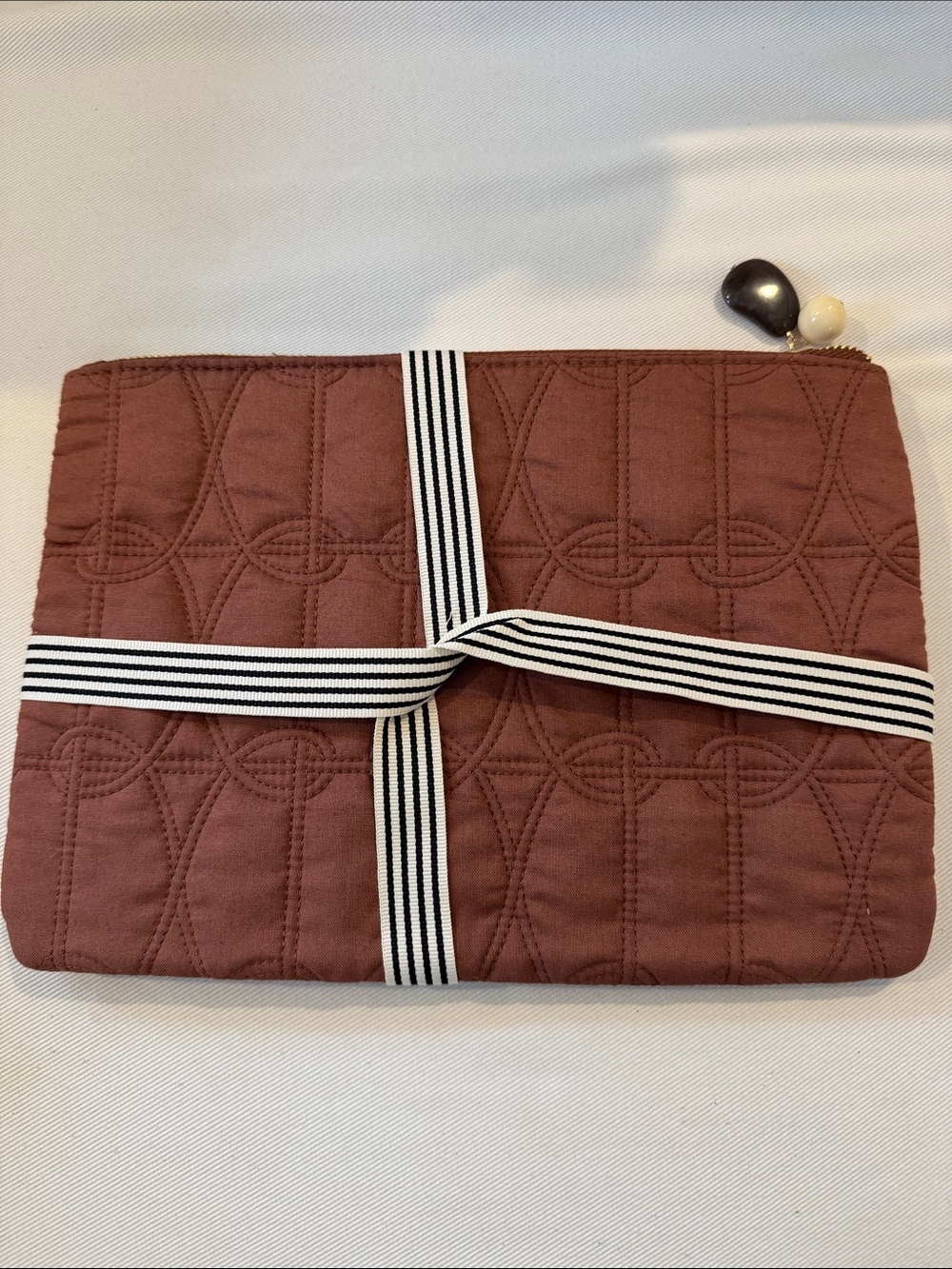 New Sézane Quilted Pouch in Brown - Picture 2 of 2